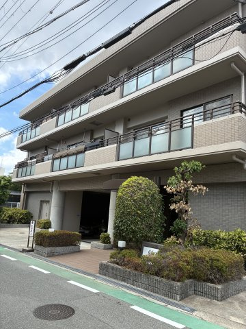 ステイツ池田フラッツの外観|旧野村不動産分譲の格調あるタイル張りの外観