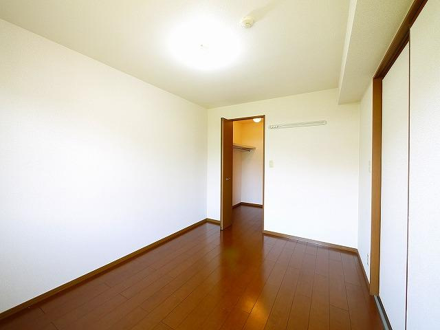 カルチェ青垣　Ｂ棟の寝室|落ち着いて過ごせるお部屋なので、寝室にいかがでしょうか