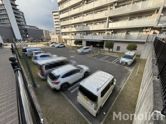 サンヴァリエ津久野8号棟の駐車場