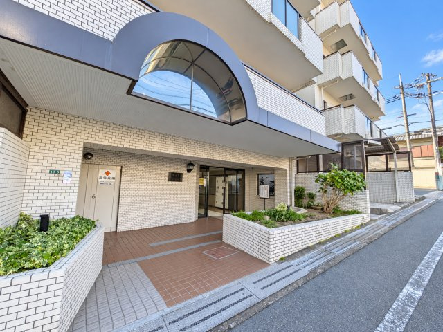 桃山台グリーンハイツのエントランス|格調のあるエントランス