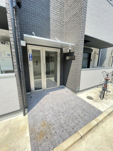 ワコーレヴィータ甲子園口のエントランス