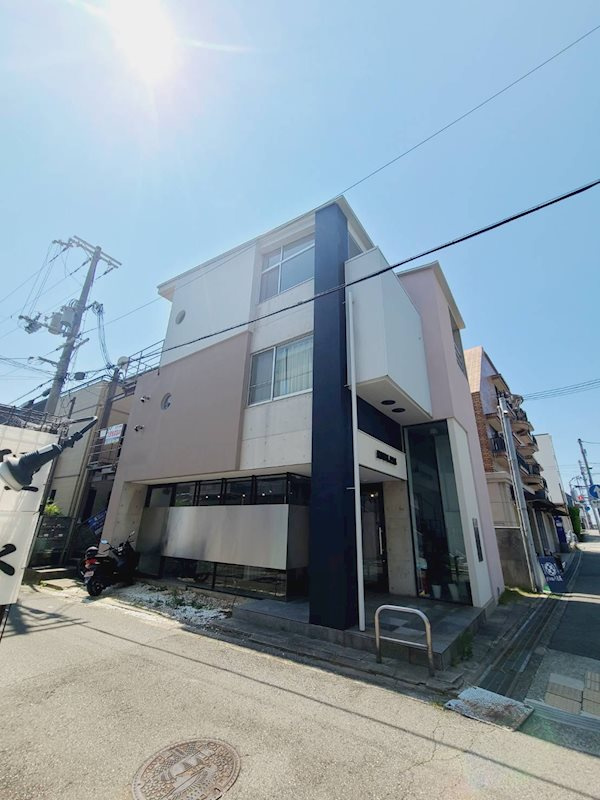 ルミエール苦楽園の外観