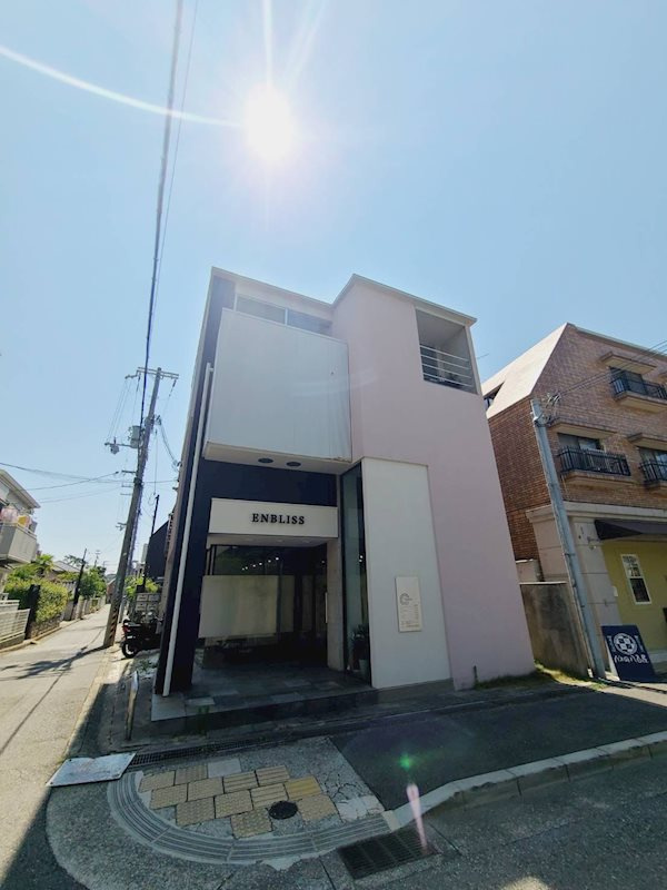 ルミエール苦楽園の外観