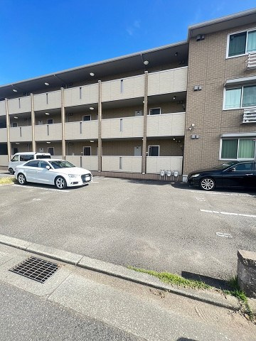 D-room フェニックス武庫川東の駐車場|カースペースがあります