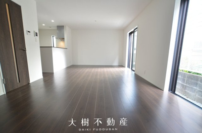 【居間・リビング】 | 海老名市中新田4丁目 新築戸建て 全4棟【仲介手数料無料】