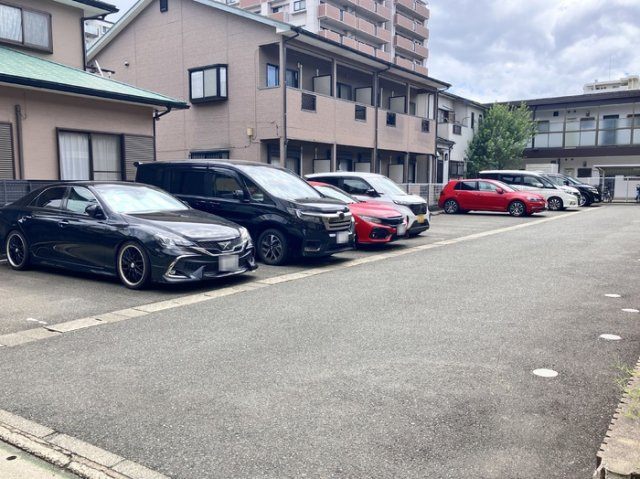 フラット・オブラダの駐車場