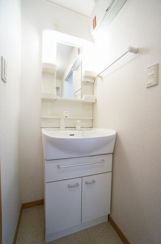 ソレイユルヴァン町裏の洗面所