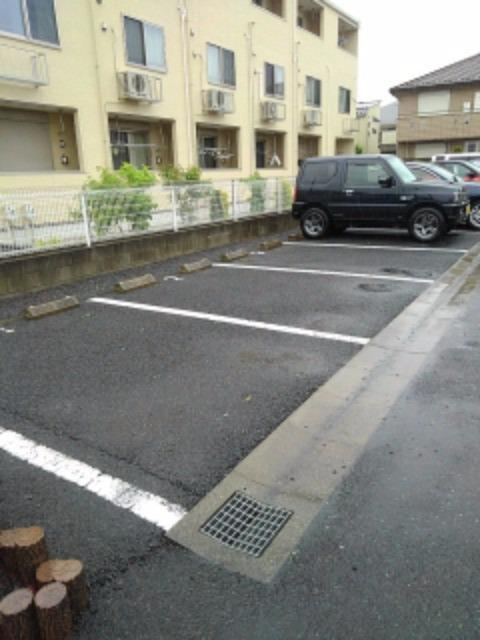 エスポワールの駐車場