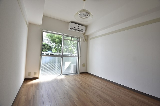 世田谷区桜２丁目の賃貸マンションの居間・リビング|とってもキレイな室内です