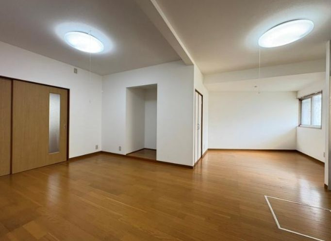 泉が丘2丁目戸建の居間・リビング