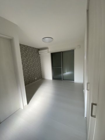 アリビア山手の洋室