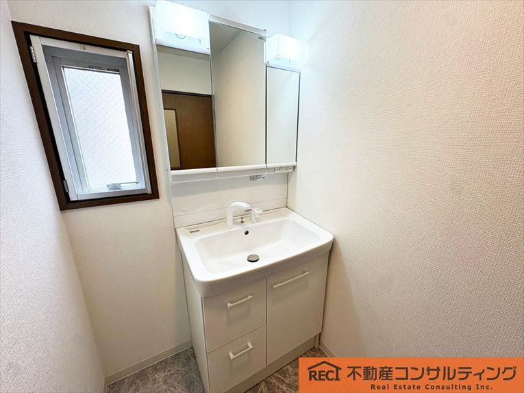 神戸市東灘区青木2丁目　テラスハウスの洗面所
