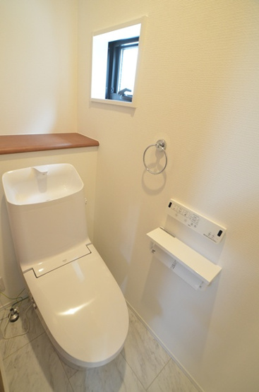 【トイレ】 | 海老名市中新田4丁目 新築戸建て 全4棟【仲介手数料無料】 | １階