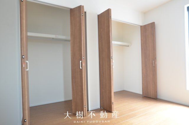 【洋室】 | 海老名市中新田4丁目 新築戸建て 全4棟【仲介手数料無料】 | 2階　洋室1（8.5帖）クローゼット