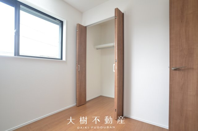 【洋室】 | 海老名市中新田4丁目 新築戸建て 全4棟【仲介手数料無料】 | 2階　洋室2（5.2帖）クローゼット
