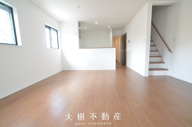 【居間・リビング】 | 海老名市中新田4丁目 新築戸建て 全4棟【仲介手数料無料】