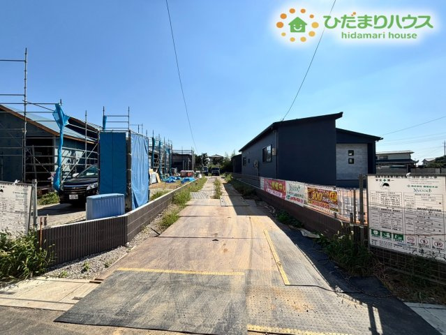鴻巣市屈巣　第4期　新築一戸建て　ワイウッドコート　02の駐車場