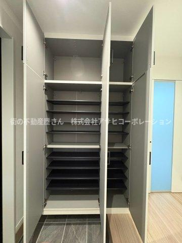 垂水区歌敷山3丁目　新築戸建て　１棟限定の収納|玄関のシューズボックスです！
反対側のシューズクローゼットと合わせると大家族でも全員分の収納可能ですね！