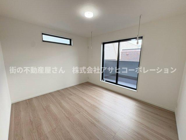 垂水区歌敷山3丁目　新築戸建て　１棟限定の寝室|約7.5帖の寝室は大きめのベッドを置いても余裕がありますね！