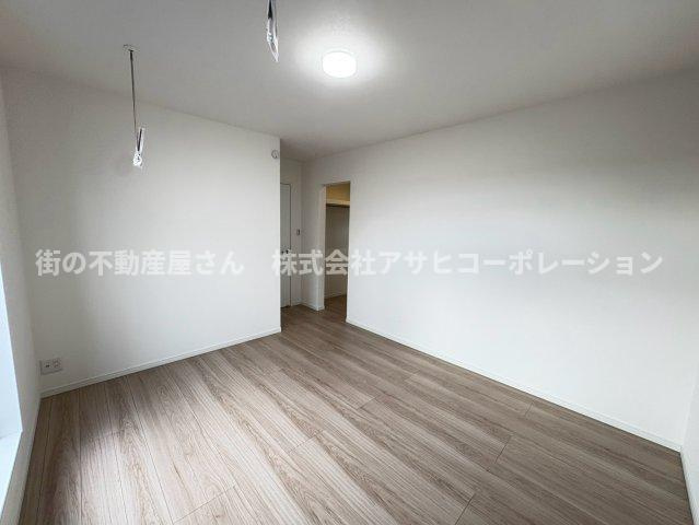 垂水区歌敷山3丁目　新築戸建て　１棟限定の寝室|約7.5帖の寝室には大容量のウォークインクローゼットが付いています！