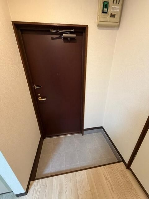 浜谷マンションの玄関