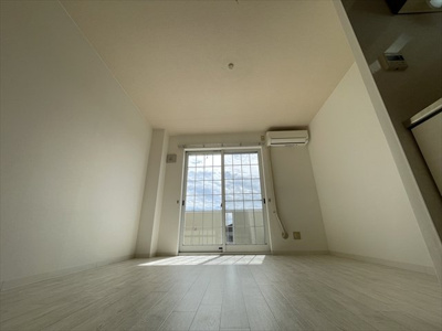 【居間・リビング】 | アプライズ | ※同建物別部屋の写真になります。