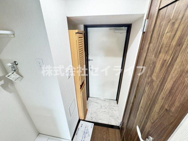ヒルズ八尾本町の玄関