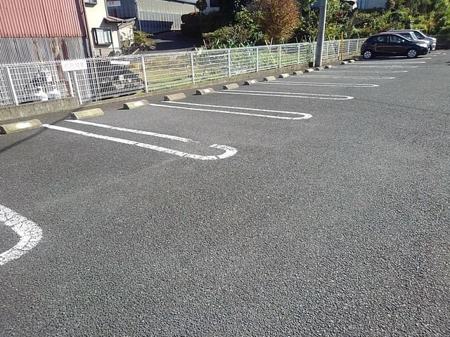 ドリームハウスⅡ番館の駐車場