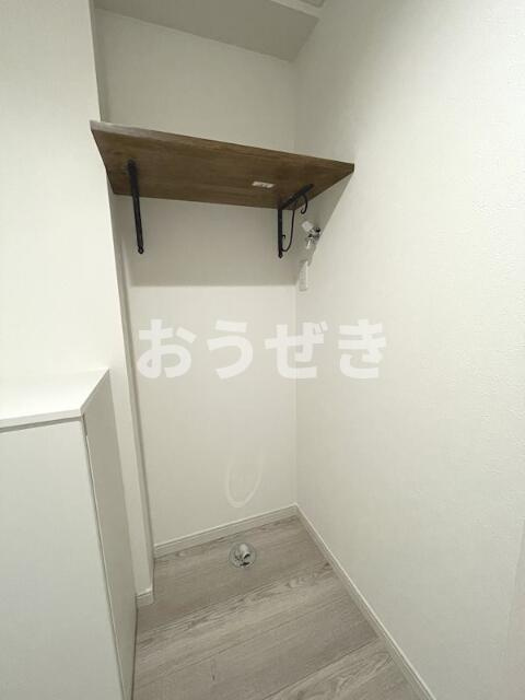 ハーミットクラブハウストゥギャザー戸塚のその他|室内洗濯機置き場は便利な棚付…