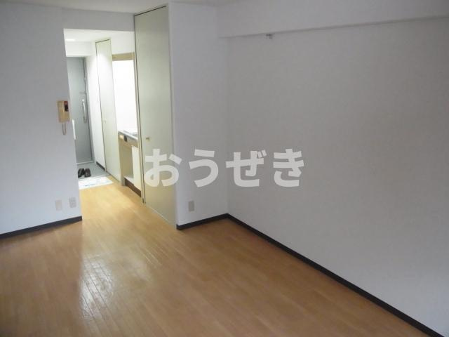 メイツ伊勢佐木長者町の居間・リビング