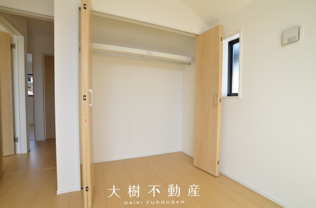 【洋室】 | 海老名市国分北3丁目 新築戸建て 全2棟【仲介手数料無料】 | 2階　洋室2（5.2帖）クローゼット