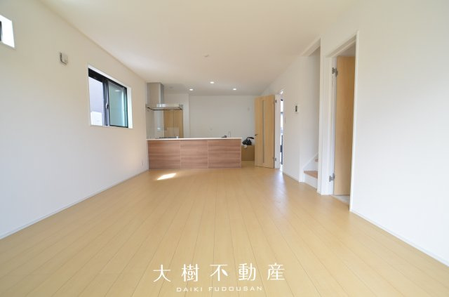 【居間・リビング】 | 海老名市国分北3丁目 新築戸建て 全2棟【仲介手数料無料】