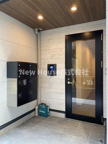 プラスドア目白台のエントランス