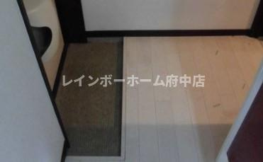 カトルセゾン調布の玄関