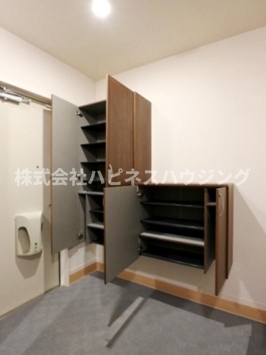 BLESSHOUSE柏西町D101の玄関