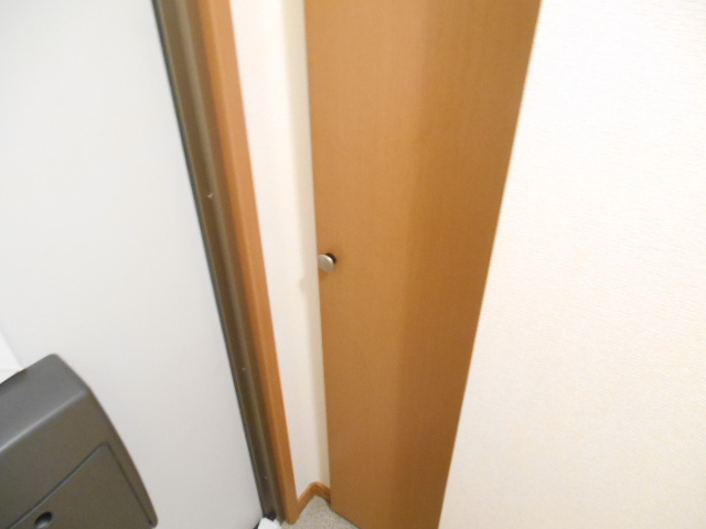 フラットヒル服部の玄関