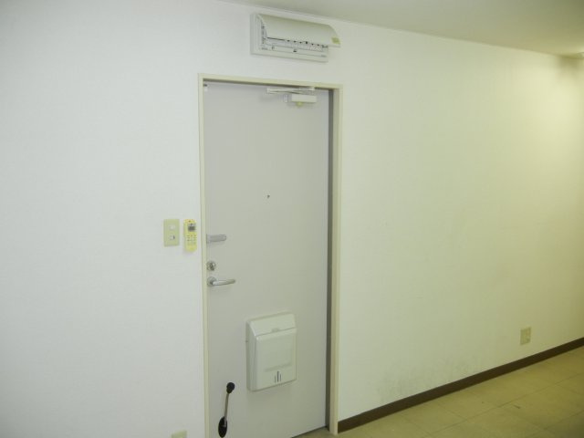 池田共栄ビルの玄関