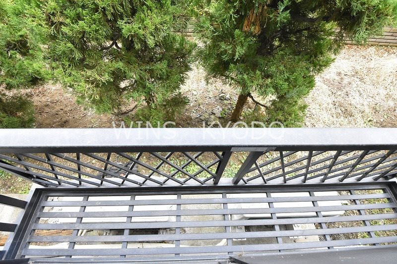 世田谷区船橋１丁目のアパートのバルコニー