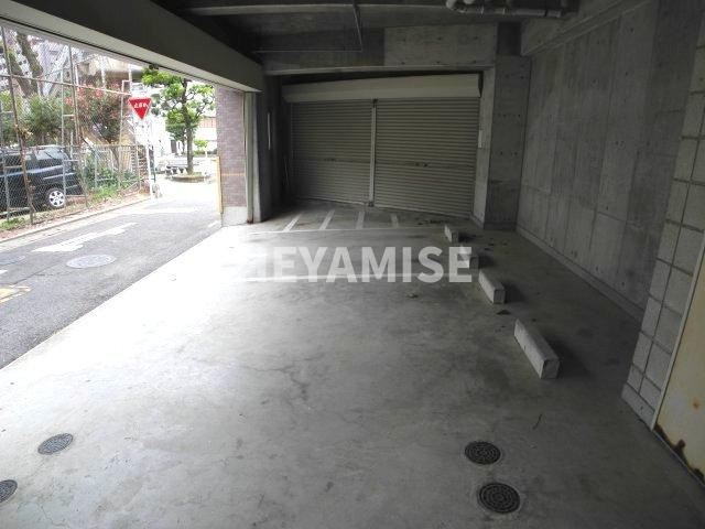 昭和ハイツ新中川の駐車場
