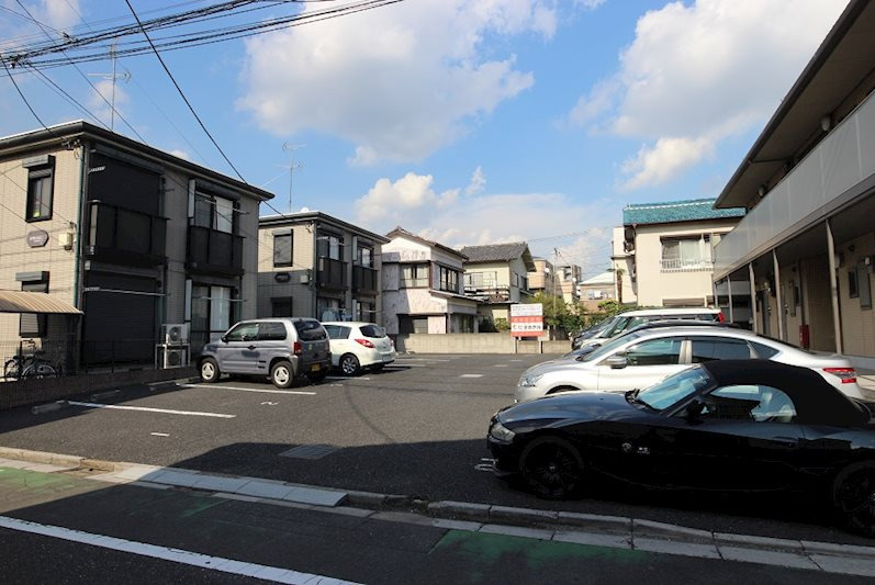 レアルコート２の駐車場