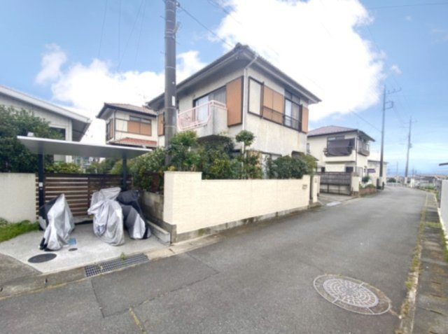 【中古戸建】高崎市乗附町の外観|■■外観｜外壁のアクセントカラーがシックな外観です。シンプルなデザインでありながらも「個性」を損なわず、お客様一人ひとりの暮らし方にフィットします