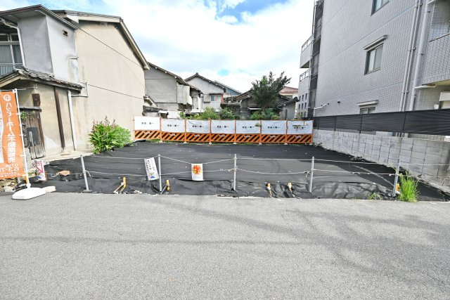 リーブルガーデン東難波町5丁目新築一戸建て│2LDK+2S＋駐車1台可の駐車場|WIC3ヶ所！収納充実のゆとりある住まいです。車庫付きで大切な愛車をしっかり守ることができます。