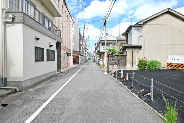 リーブルガーデン東難波町5丁目新築一戸建て│2LDK+2S＋駐車1台可の前面道路含む現地写真|前面道路は南東側に約2.9ｍ幅です。