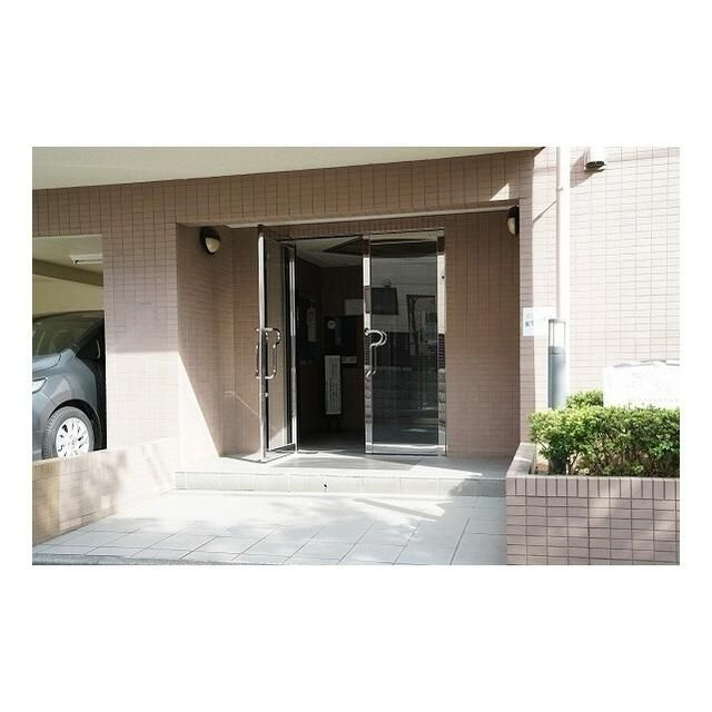 菱和パレス世田谷千歳台のエントランス