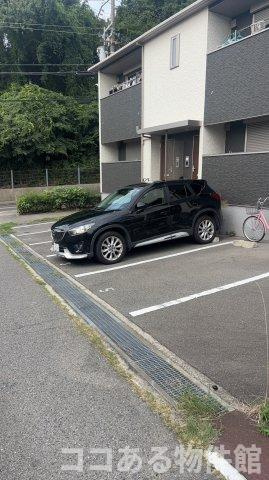 ベルリード塩屋北の駐車場