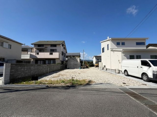 「建築条件なし・約52坪」高知市大津乙　売地の外観|南側道路への接道幅は10ｍ☆建築条件なしの分譲地です♪