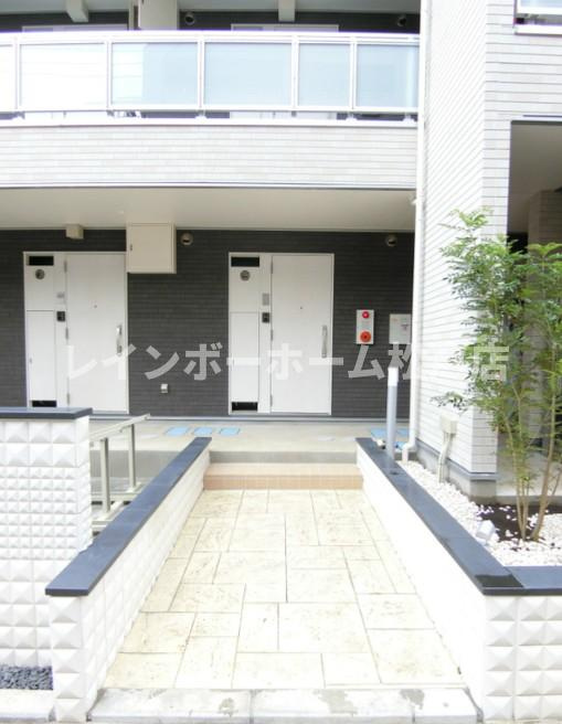 柏市南柏２丁目の賃貸マンションのエントランス