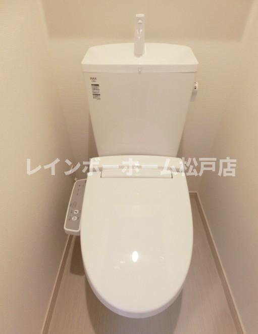 柏市南柏２丁目の賃貸マンションのトイレ|落ち着いた色調のトイレです