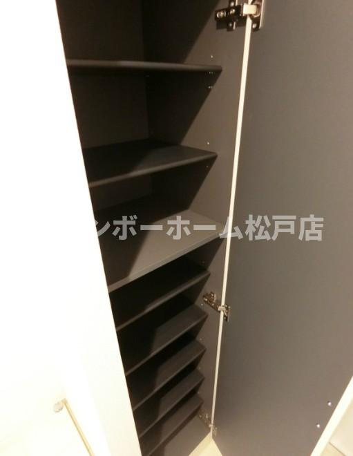 柏市南柏２丁目の賃貸マンションの玄関|明るい色調の室内です
