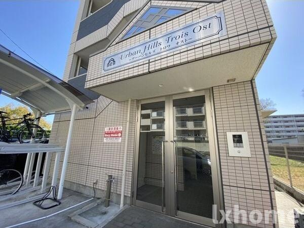 アーバンヒルズトロワオストのエントランス
